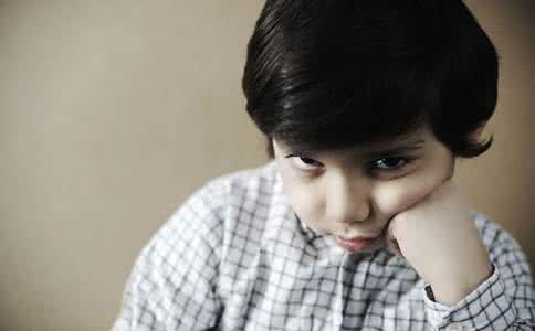 孩子患上抽动症有哪些症状?